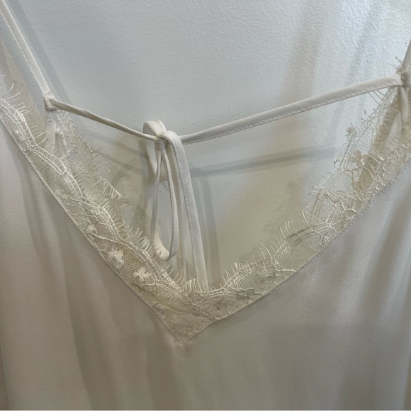 Cream color Lush camisole with lace neckline - Picture 3 of 3
